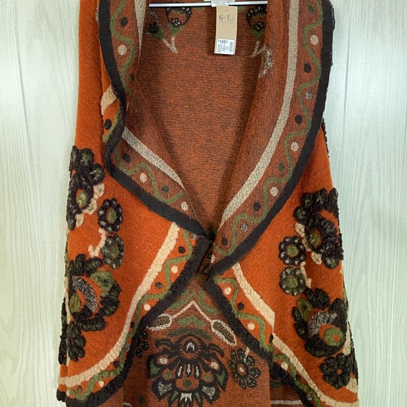 NWT One size Indigo Thread Co Collared wool shawl. Timeless piece! - Picture 7 of 14